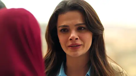 “Mátame si quieres”: Alya desafía a Sadakat para poder abrazar a su pequeño “Mátame si quieres”: Alya desafía a Sadakat para poder abrazar a su pequeño