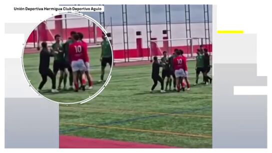V&iacute;deo: Brutal agresi&oacute;n de un aficionado a un jugador en un partido de f&uacute;tbol en Tenerife