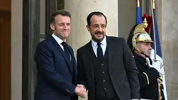 Emmanuel Macron junto al presidente de Chipre, Níkos Christodoulides Emmanuel Macron junto al presidente de Chipre, Níkos Christodoulides