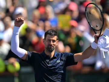 Novak Djokovic celebra la victoria ante Aleksandar Kovacevic