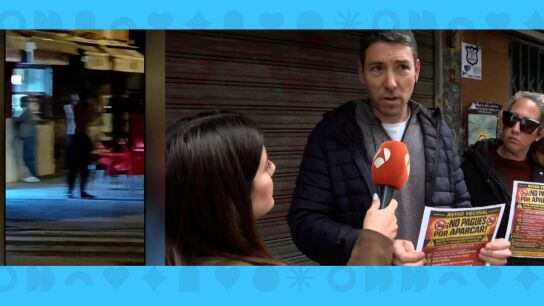 Gorrillas a pie de calle.