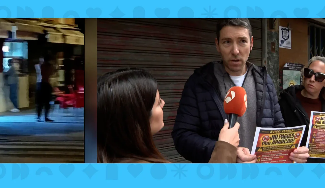 Gorrillas a pie de calle.