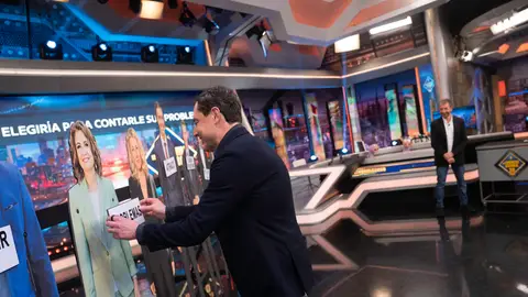 ¡Juanma Moreno se moja! ¿A qué político confesaría sus mayores secretos? ¡Juanma Moreno se moja! ¿A qué político confesaría sus mayores secretos?