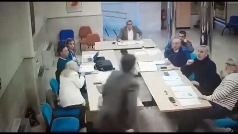 Un concejal del PSOE lanza un vaso al portavoz de Vox en Aranjuez