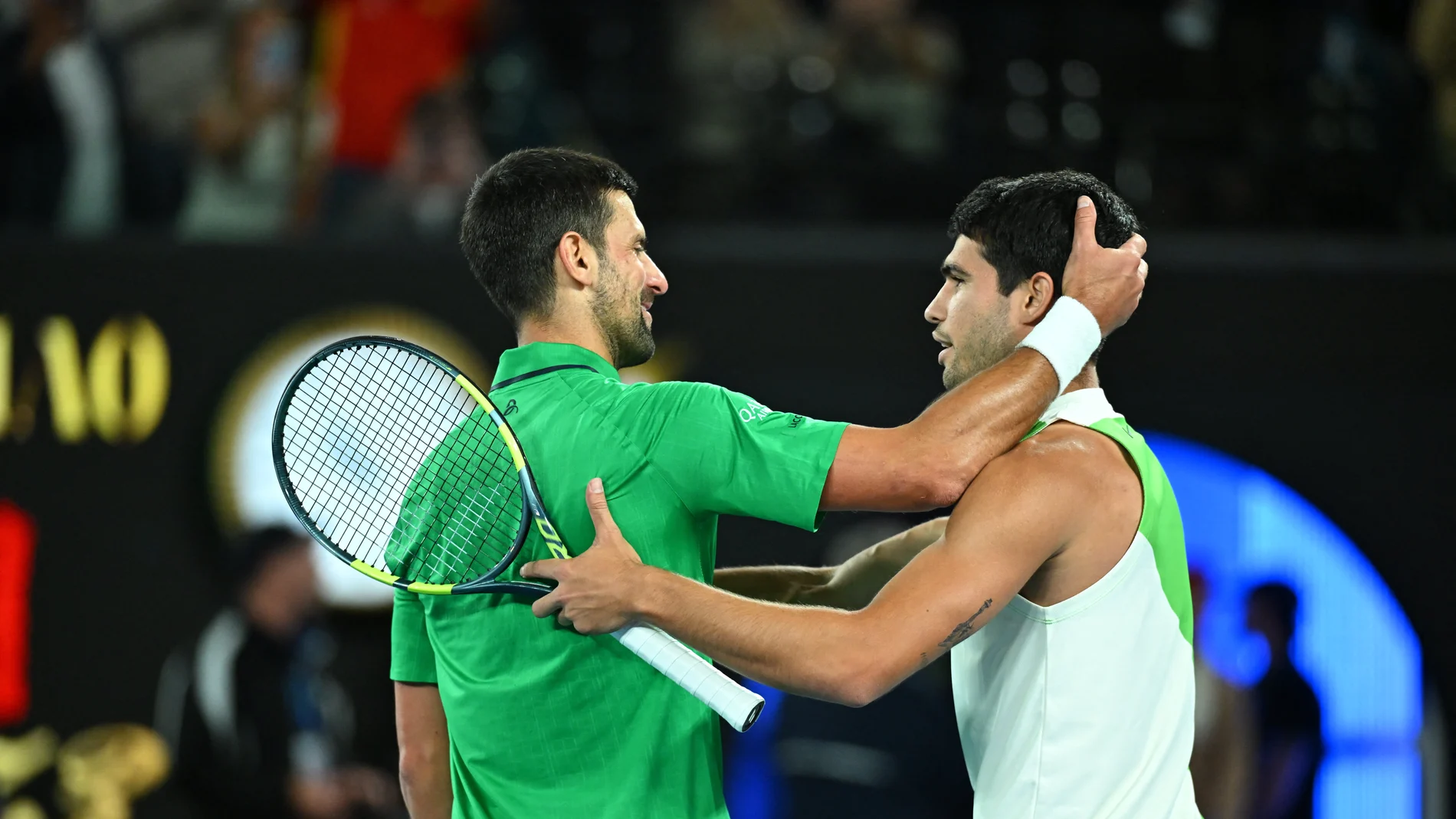 Djokovic y Alcaraz se saludan tras la final del Open de Australia 2026 Djokovic y Alcaraz se saludan tras la final del Open de Australia 2026