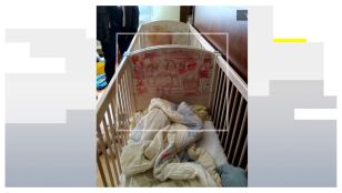 Los menores de 8 y 10 a&ntilde;os dorm&iacute;an en peque&ntilde;as cunas.