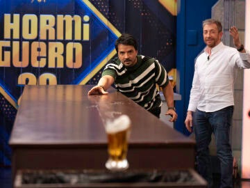 &iexcl;Competici&oacute;n cervecera! Pablo Motos reta a Luis Fonsi en El Hormiguero