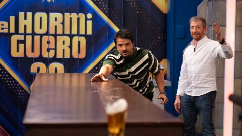 &iexcl;Competici&oacute;n cervecera! Pablo Motos reta a Luis Fonsi en El Hormiguero