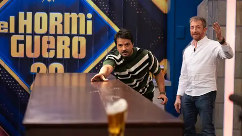 ¡Competición cervecera! Pablo Motos reta a Luis Fonsi en El Hormiguero ¡Competición cervecera! Pablo Motos reta a Luis Fonsi en El Hormiguero