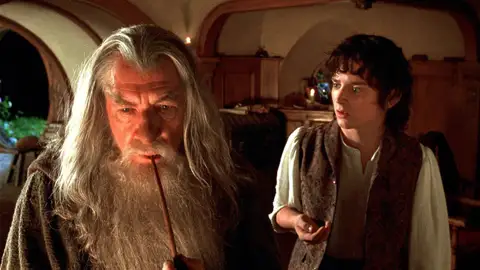 Gandalf (Ian McKellen) y Frodo (Elijah Wood) en El señor de los anillos Gandalf (Ian McKellen) y Frodo (Elijah Wood) en El señor de los anillos