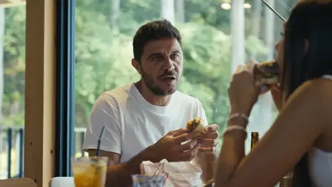 Joaquín se sincera con Daniela y Salma Joaquín se sincera con Daniela y Salma