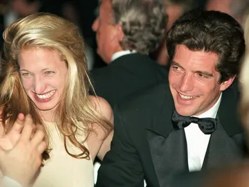 Carolyn Bessette y JFK Jr Carolyn Bessette y JFK Jr