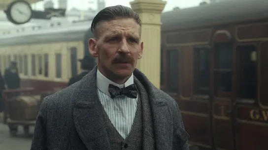 Paul Anderson como Arthur Shelby en Peaky Blinders Paul Anderson como Arthur Shelby en Peaky Blinders