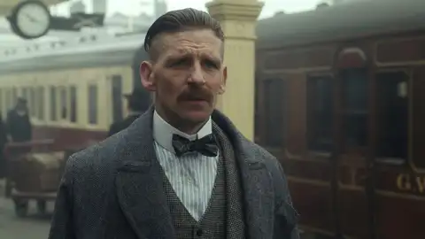 Paul Anderson como Arthur Shelby en Peaky Blinders Paul Anderson como Arthur Shelby en Peaky Blinders