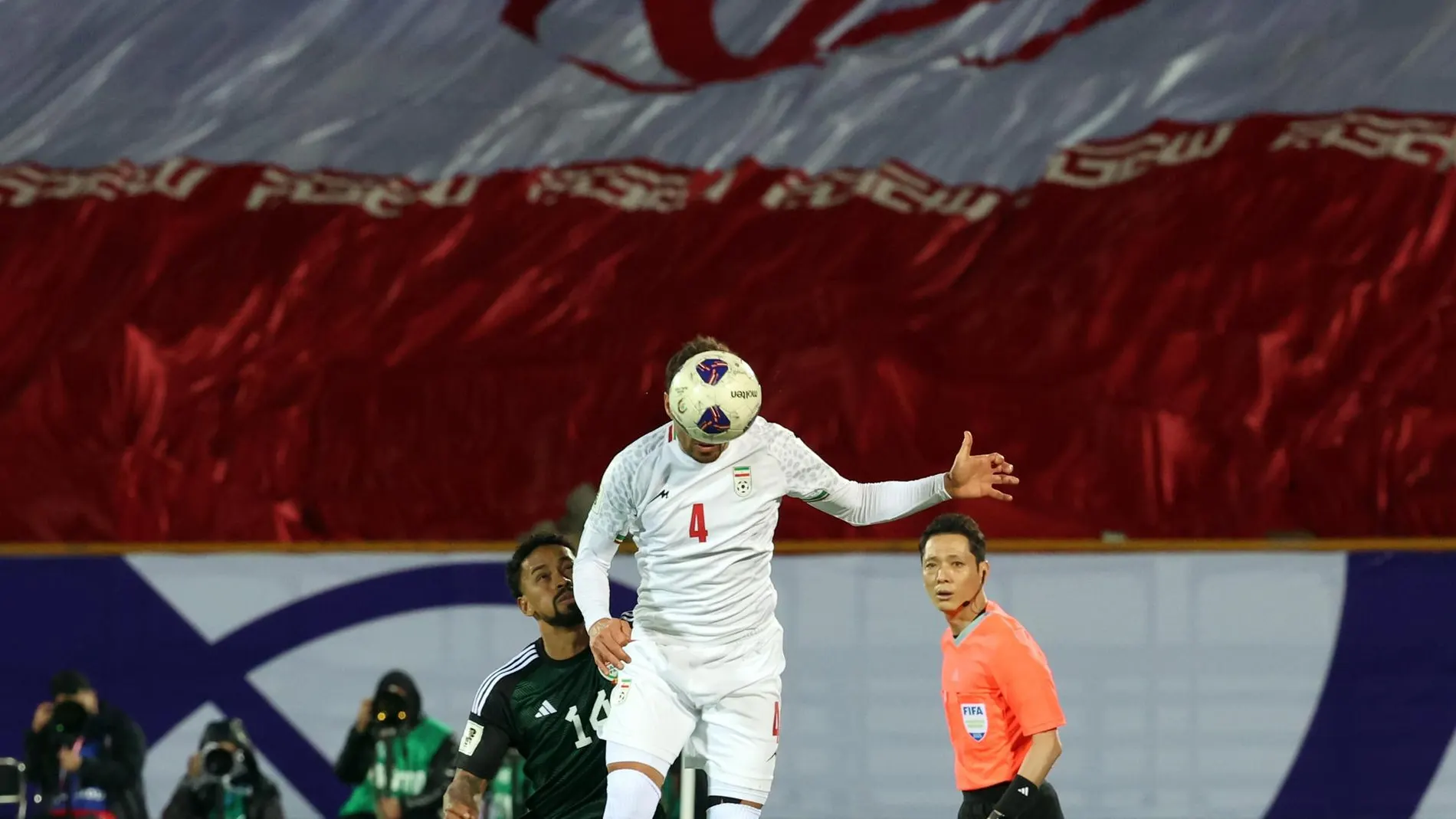 Partido de fútbol en Irán Partido de fútbol en Irán