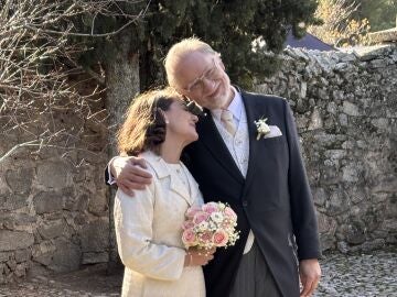 Nos colamos en el rodaje de la boda de Dami&aacute;n y Digna en Sue&ntilde;os de libertad: "Al final nada ha impedido que por fin est&eacute;n juntos" 