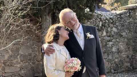 Nos colamos en el rodaje de la boda de Dami&aacute;n y Digna en Sue&ntilde;os de libertad: "Al final nada ha impedido que por fin est&eacute;n juntos" 