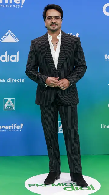Luis Fonsi posando en el photocall de los premios Dial Luis Fonsi posando en el photocall de los premios Dial