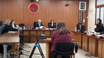 Condenada a seis años de cárcel por intentar asesinar a su marido mientras dormía con su hija de dos años en Palma Condenada a seis años de cárcel por intentar asesinar a su marido mientras dormía con su hija de dos años en Palma