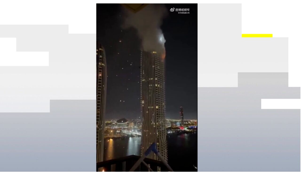Explosi&oacute;n de un dron en una torre de Dub&aacute;i.