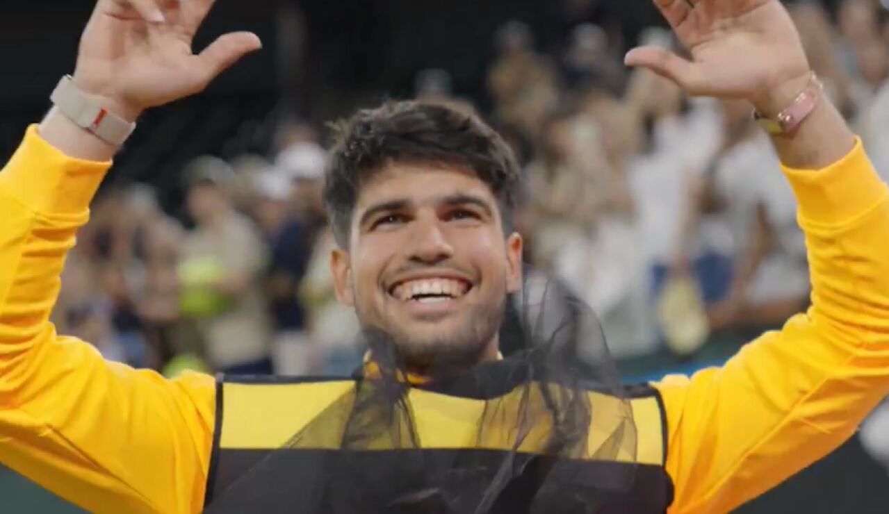 Carlos Alcaraz, disfrazado de abeja en Indian Wells