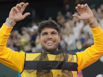 Carlos Alcaraz, disfrazado de abeja en Indian Wells