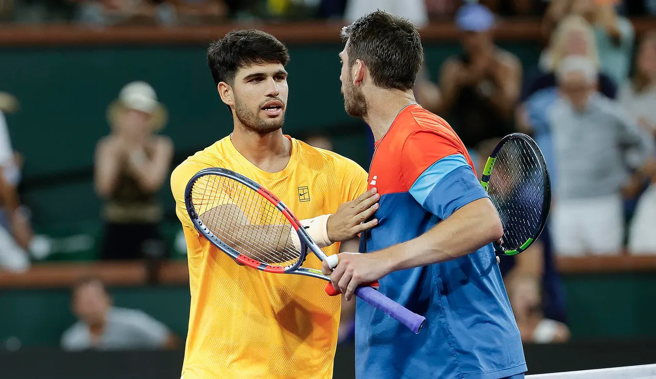 Alcaraz saluda a Cameron Norrie en Indian Wells