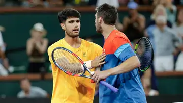 Alcaraz saluda a Cameron Norrie en Indian Wells Alcaraz saluda a Cameron Norrie en Indian Wells
