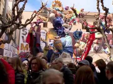 Un mill&oacute;n de personas inundan las calles para disfrutar de las 800 fallas de la ciudad