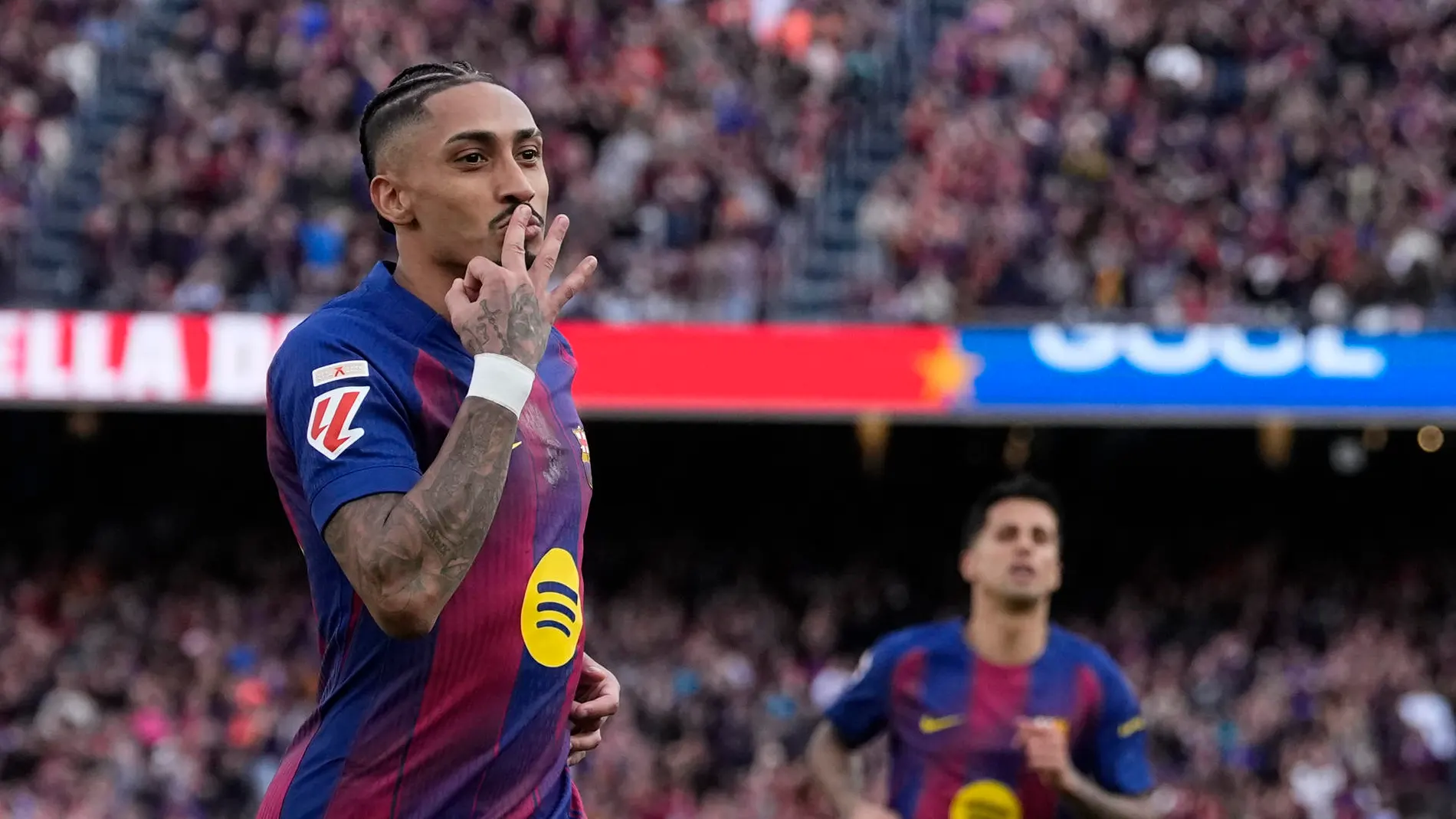 Raphinha celebra su hat-trick al Sevilla Raphinha celebra su hat-trick al Sevilla