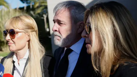 Cayetana, Fernando y Natalia Guillén Cuervo en el último adiós a su madre, Gemma Cuervo Cayetana, Fernando y Natalia Guillén Cuervo en el último adiós a su madre, Gemma Cuervo