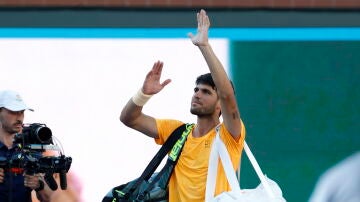 Alcaraz se despide de la afici&oacute;n tras perder ante Medvedev en semifinales de Indian Wells
