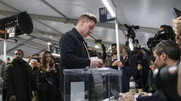 Ter Stegen intentando votar en las elecciones del Barça Ter Stegen intentando votar en las elecciones del Barça