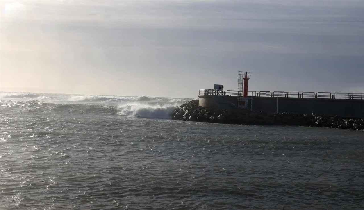 La Aemet eleva a rojo el aviso por fenómenos costeros en Menorca