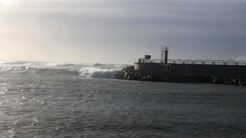 La Aemet eleva a rojo el aviso por fenómenos costeros en Menorca La Aemet eleva a rojo el aviso por fenómenos costeros en Menorca