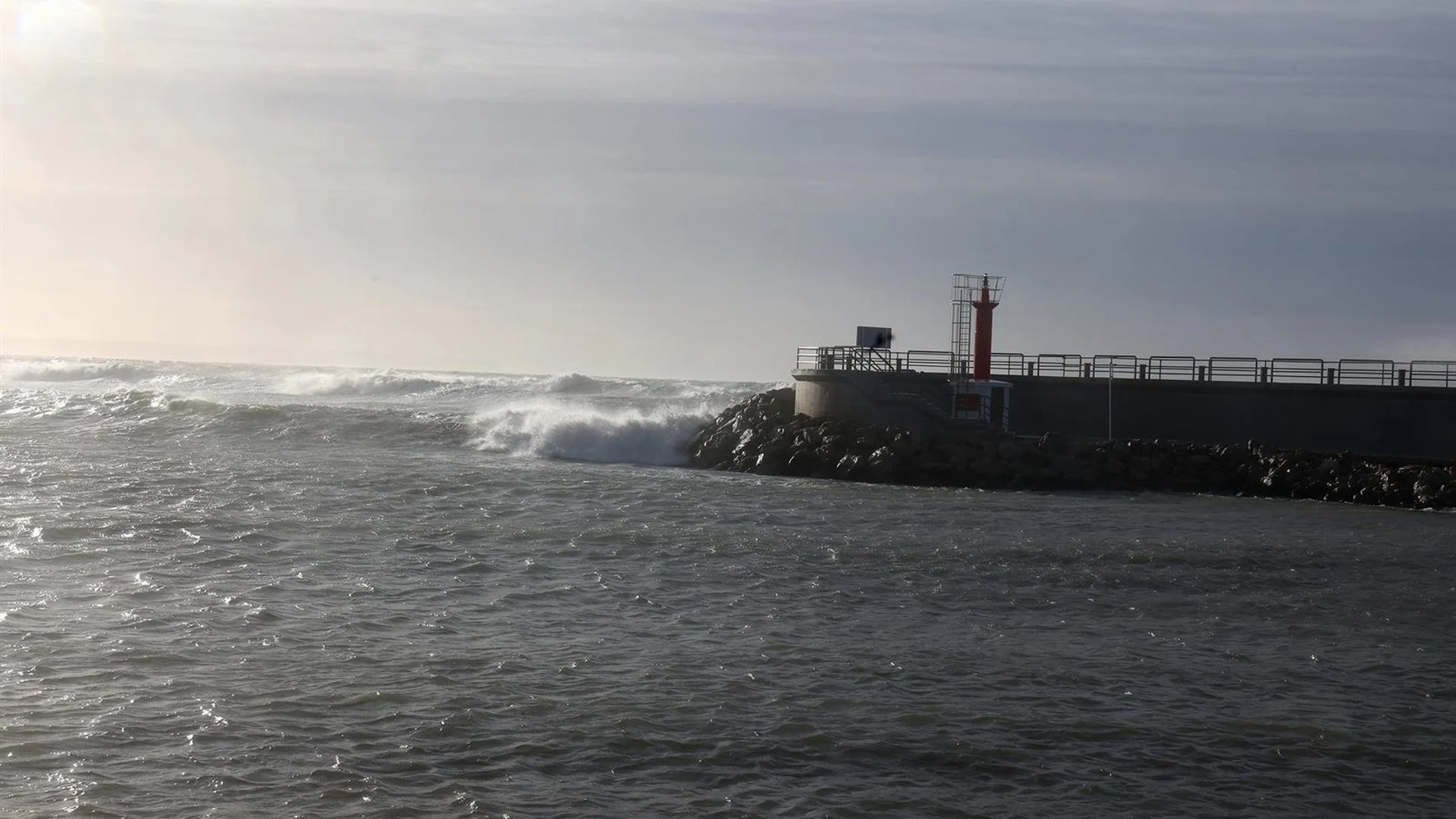 La Aemet eleva a rojo el aviso por fenómenos costeros en Menorca La Aemet eleva a rojo el aviso por fenómenos costeros en Menorca