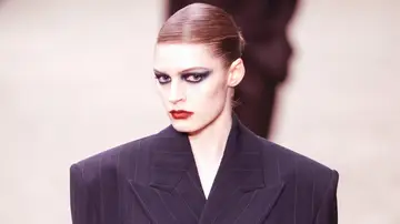 Desfile de Saint Laurent en la Semana de la Moda de París Desfile de Saint Laurent en la Semana de la Moda de París