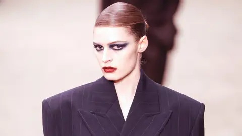 Desfile de Saint Laurent en la Semana de la Moda de París Desfile de Saint Laurent en la Semana de la Moda de París