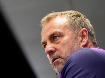 Hansi Flick en sala de prensa