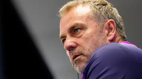 Hansi Flick en sala de prensa Hansi Flick en sala de prensa