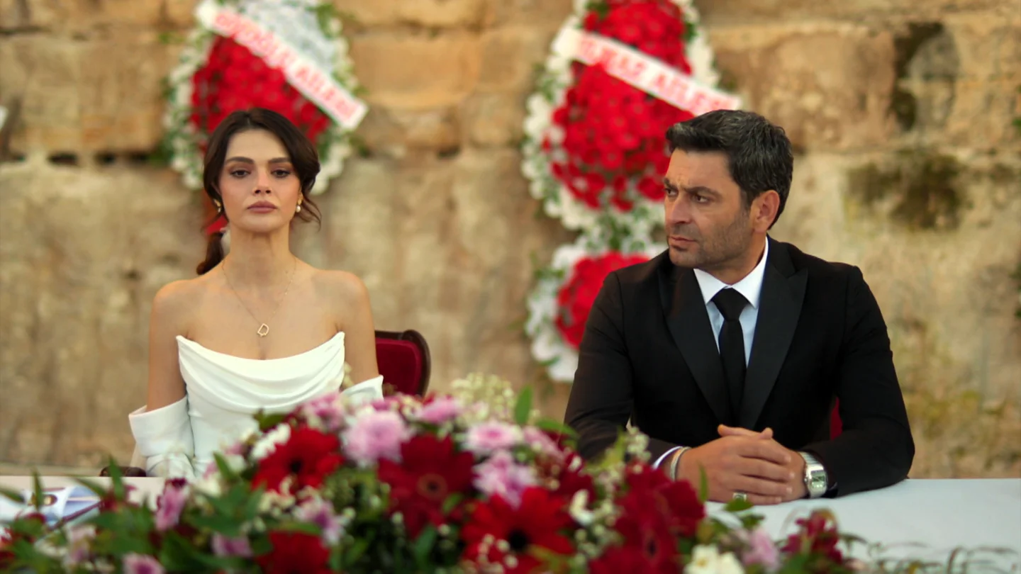 ¡Boda por supervivencia!: Alya y Cihan se casan sin amor y con condiciones ¡Boda por supervivencia!: Alya y Cihan se casan sin amor y con condiciones