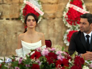  &iexcl;Boda por supervivencia!: Alya y Cihan se casan sin amor y con condiciones