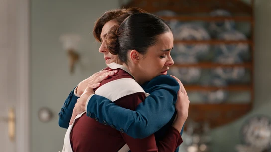 ¡Un mal de amores! Paula sufre por Tasio y Manuela la consuela en su momento más difícil ¡Un mal de amores! Paula sufre por Tasio y Manuela la consuela en su momento más difícil