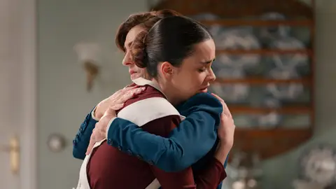 ¡Un mal de amores! Paula sufre por Tasio y Manuela la consuela en su momento más difícil ¡Un mal de amores! Paula sufre por Tasio y Manuela la consuela en su momento más difícil