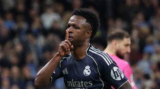 Vin&iacute;cius manda callar al Etihad tras su gol de penalti