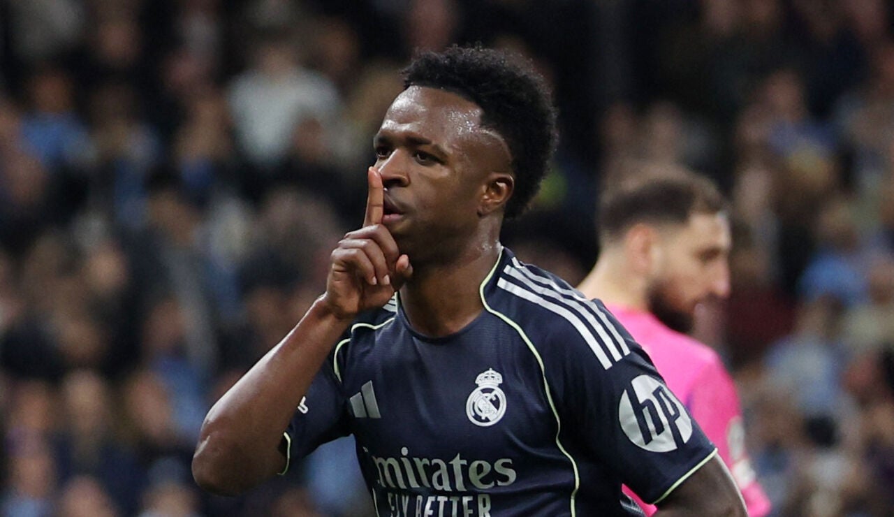 Vin&iacute;cius manda callar al Etihad tras su gol de penalti