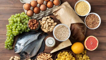 Mesa con varios alimentos