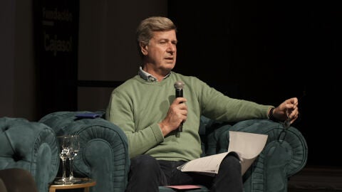 Cayetano Martínez de Irujo en un evento presentando su libro