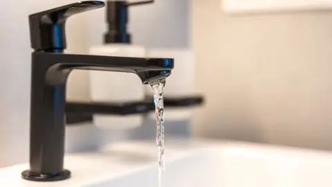 Grifo abierto Grifo abierto