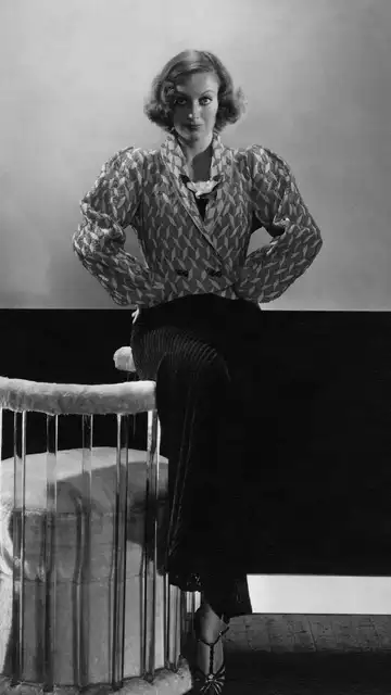Joan Crawford en los años 30 con un look de Schiaparelli Joan Crawford en los años 30 con un look de Schiaparelli